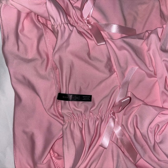 Pink Mini Skirt with Ruched Front and Ribbon Bow Detail – Cute & Flirty - Picture 3 of 3